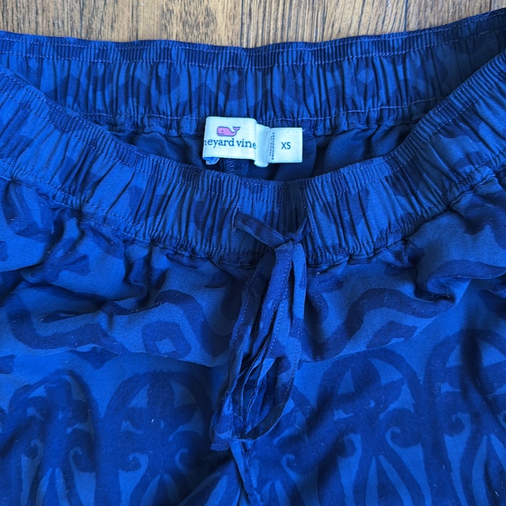 Vineyard vine women’s nave beach print shorts, size XS - Picture 3 of 5